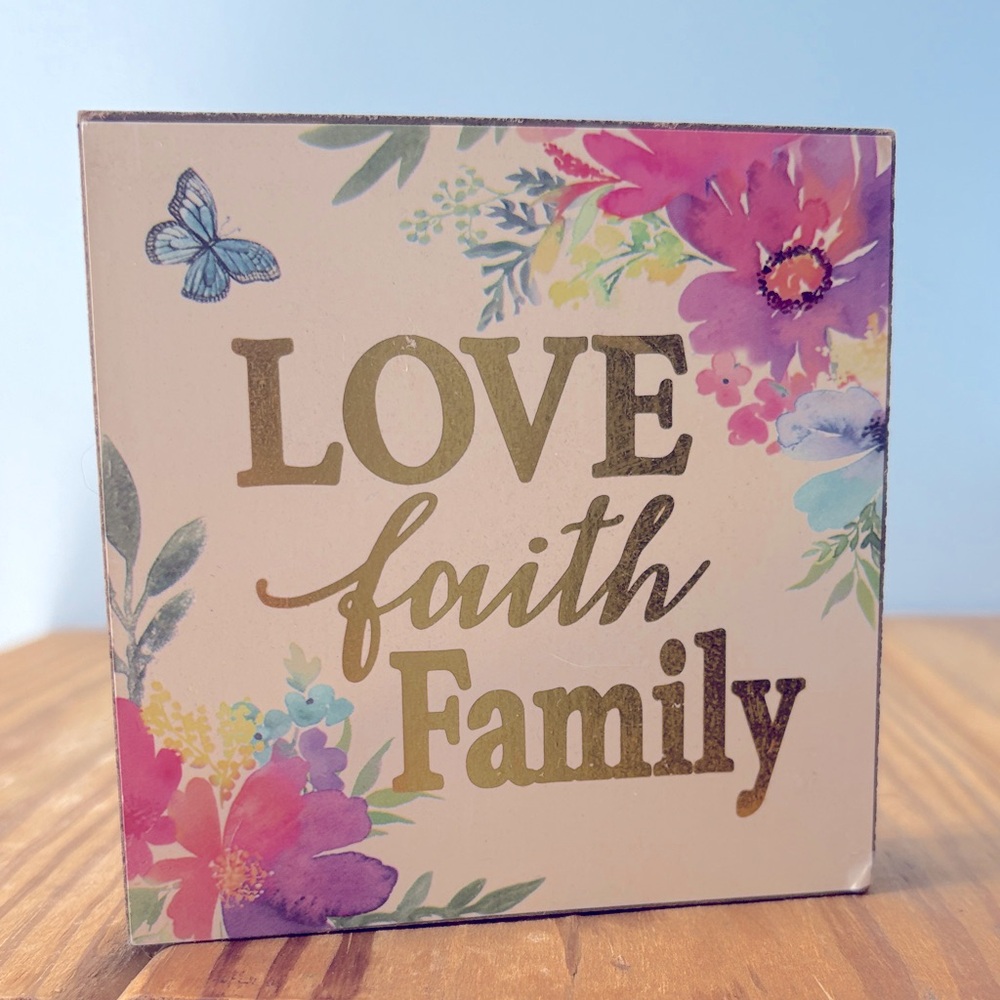 DanDee International Wooden Tabletop Decor Floral "Love Faith Family" Cute Sign!